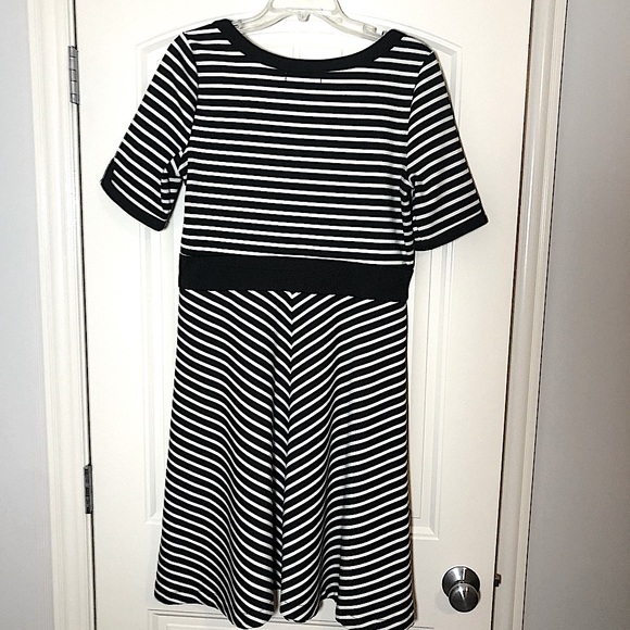 🍃Pick 3/$21- Liz Claiborne Black and White Stripe Fit and Flare Dress- Size 12 - Picture 4 of 5